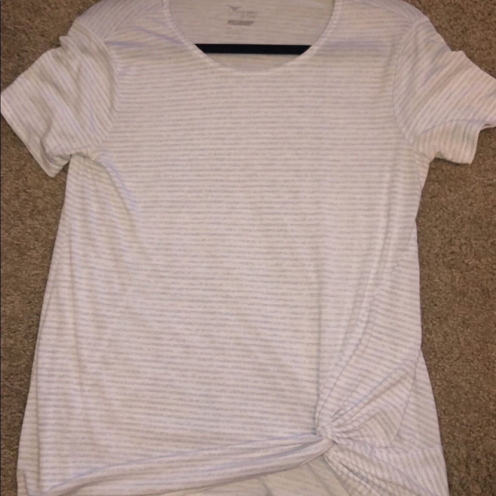 Old Navy Active Shirt w/ knot on bottom